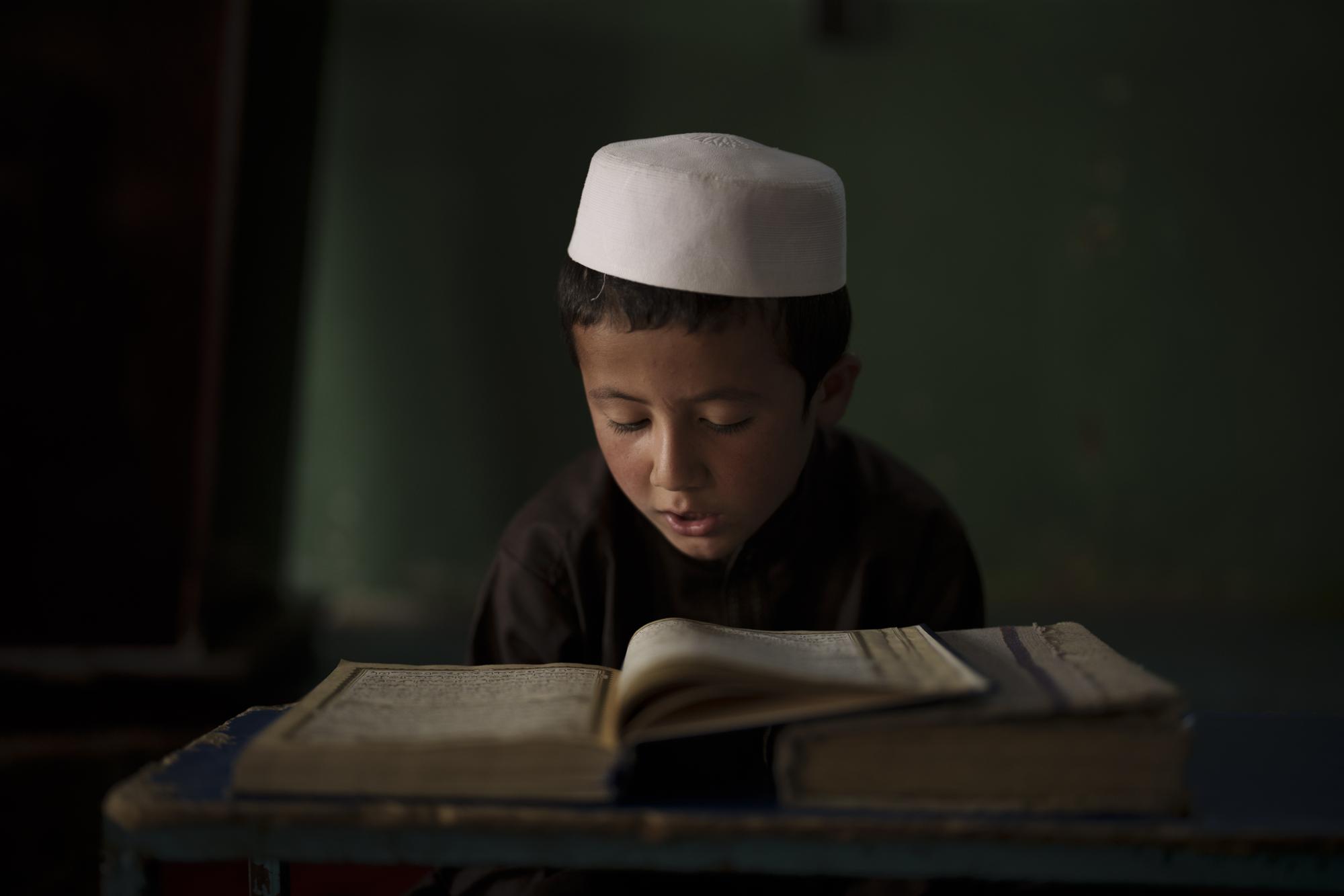 آموزش ریاضی با گلوله؛ مدارس افغانستان چطور تبدیل به ماشین تولید تروریسم طالبان شدند؟