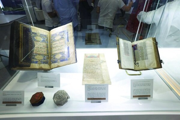  دو نسخه تاریخی و نادر از قرآن و انجیل در نمایشگاه کتاب ابوظبی