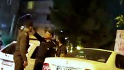لحظه سیلی محکم سرباز پلیس به گوش یک مرد در تهران / فیلم