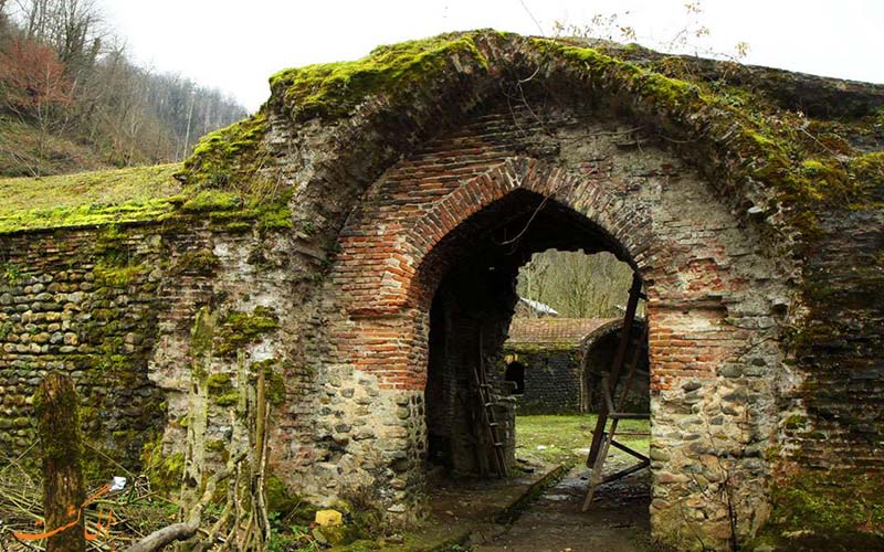 معماری جالب کاروانسرای تی تی گیلان