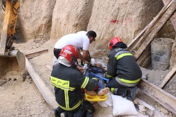 سقوط وحشتناک کارگر افغانی هنگام گودبرداری در اصفهان + عکس