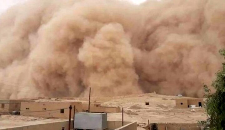 تصاویر آخر الزمانی از لحظه ترسیدن سرنشینان خودروها از تماشای توفان شن در مصر + فیلم