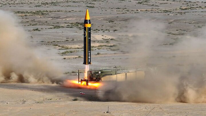 تصاویری از موشک بالستیک ایرانی / فیلم