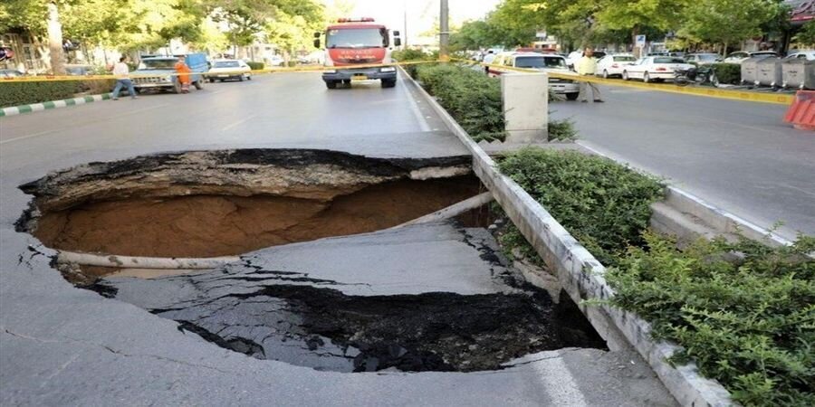 دهن باز کردن هولناک زمین در اتوبان آقابابایی