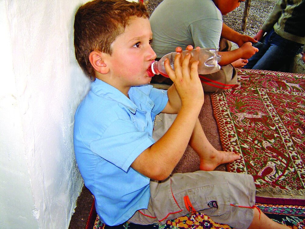 پسری که روزی نیم لیتر بنزین میخورد!