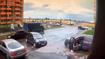 عبور خودرو از سر مرد جوان به دلیل بی احتیاطی راننده دست و پا چلفتی! + فیلم