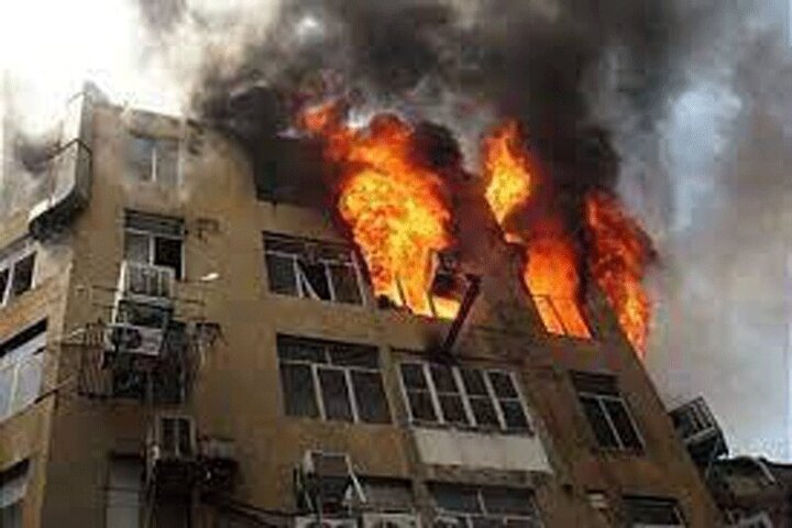 آتش‌سوزی وحشتناک آپارتمان ۳۶ واحدی در قزوین / ۲۰ نفر مصدوم شدند + فیلم