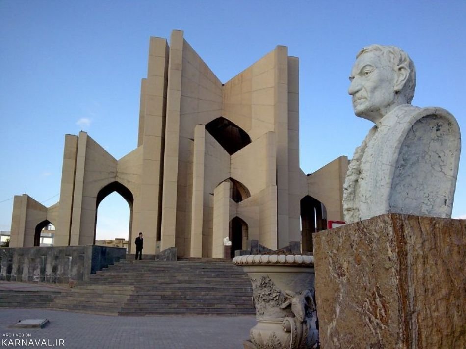 معروفترین افراد دفن شده در مقبره الشعرای تبریز