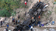 سقوط مرگبار اتوبوس به دره / ۱۰ نفر کشته شدند