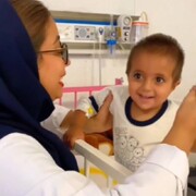 اواز خواندن زیبا پرستار برای کودک بیمار! + فیلم