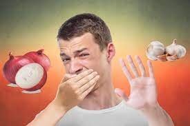 راهکارهای فوق العاده برای از بین بردن بوی سیر و پیاز در دهان 