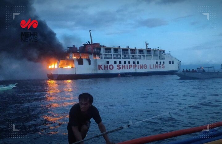 تصاویری هولناک از آتش گرفتن کشتی مسافربری با ۱۲۰ مسافر/ فیلم