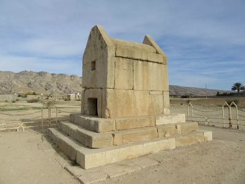 گوردختر؛ بنایی درخشان در بوشهر