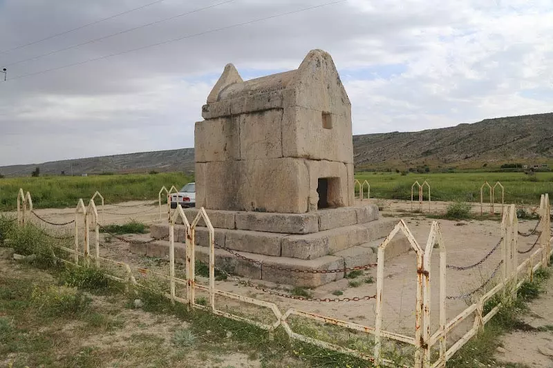 گوردختر؛ بنایی درخشان در بوشهر