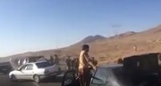 حمله مردم افغانستان به مرزهای ایران برای فرار از طالبان! + فیلم