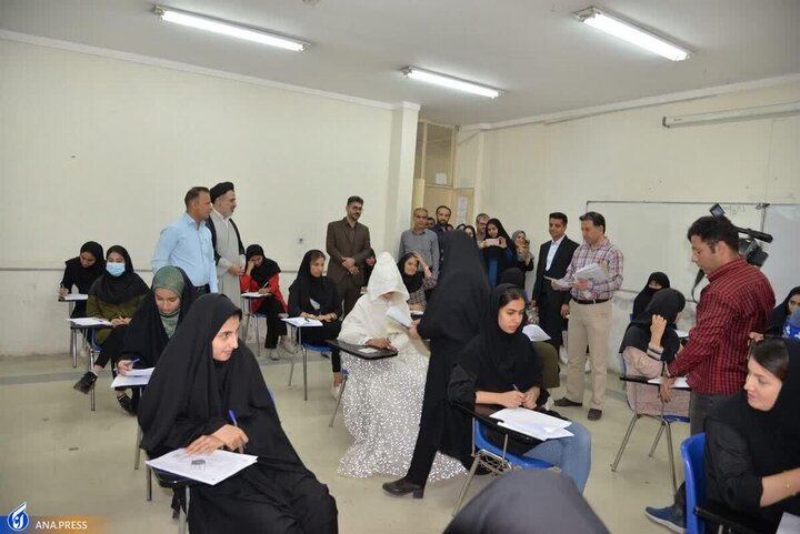 حضور عجیب دانشجوی بوشهری در جلسه امتحان با لباس عروس + تصاویر