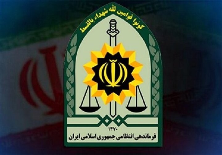 بازداشت یک دختر با لباس نیمه عریان در خیابان های تهران