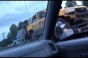 عجیب اما واقعی/ سرقت یک وانت از روی خودروی یدک‌کش در راه پارکینگ پلیس +فیلم
