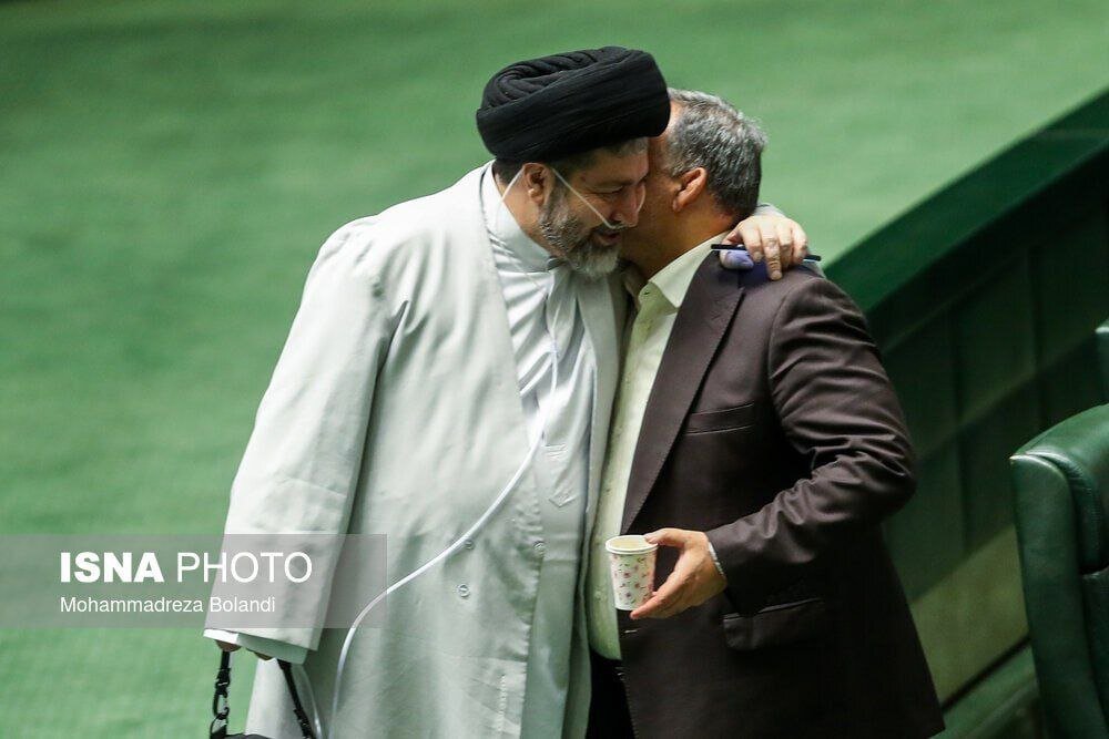 عکس‌های شوکه کننده و عجیب از صحن علنی امروز مجلس