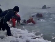 لحظات دلهره آور از لحظه شکسته شدن یخ‌ها و افتادن کوهنوردان در دریاچه قله سبلان + فیلم