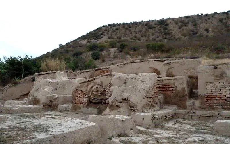 دیواری تماشایی در گنبد کاووس