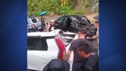 سقوط تخته‌سنگ روی خودروها در جاده کوهستانی! +فیلم