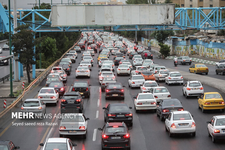 ترافیک شدید در آزادراه تهران - کرج در پنجشنبه ۱۵ تیر ۱۴۰۲