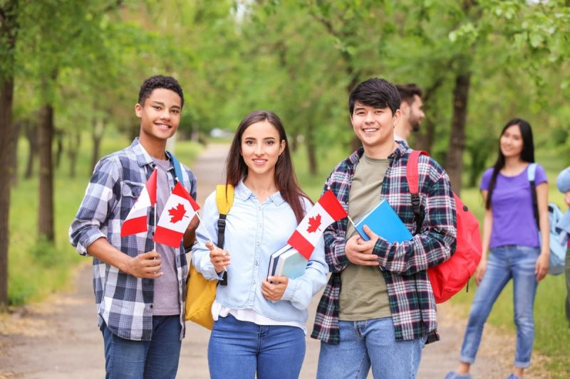 شرایط سنی برای تحصیل در کالج کانادا