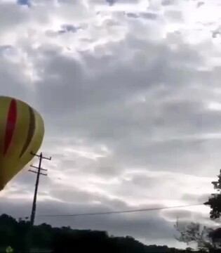 ویدیو وحشتناک از لحظه برخورد بالن با کابل برق در آسمان + فیلم وحشت آور