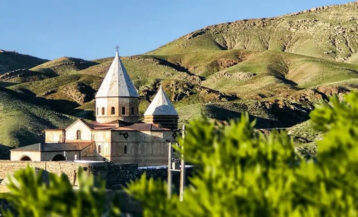 پر نقش‌ترین کلیسا ایران در ماکو