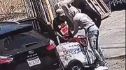 سرقت ناجوانمردانه چند جوان از پیرمرد بستنی فروش با گاری + فیلم