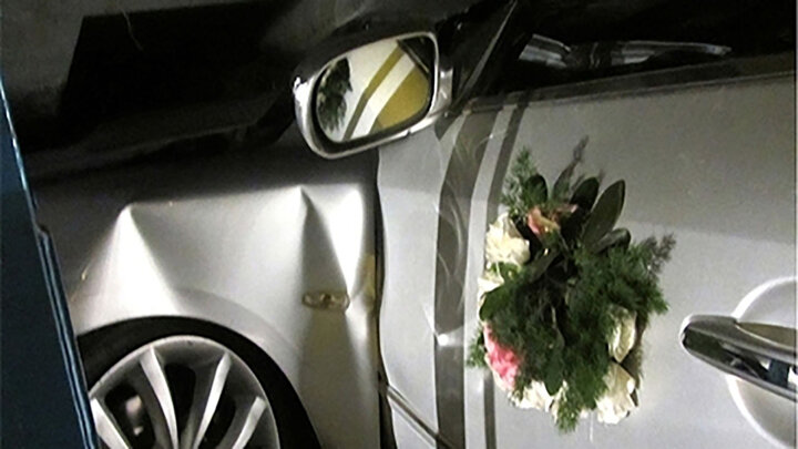 لحظه وحشتناک چپ کردن ماشین عروس در زاهدان / وارونه شدن کامل خودرو + فیلم
