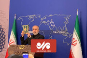 قرآن در دستان سخنگوی وزارت امور خارجه + فیلم