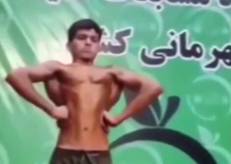 هیکل و زیر بغل عجیب پسر بدن‌ساز ۱۲ ساله ایرانی! + فیلم