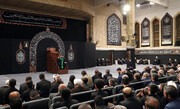 عکس پربازدید از مراسم عزاداری در حسینیه امام خمینی(ره) با حضور رهبر انقلاب