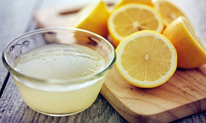 معایب نوشیدن آب لیمو + خطرات و مضرات / عکس