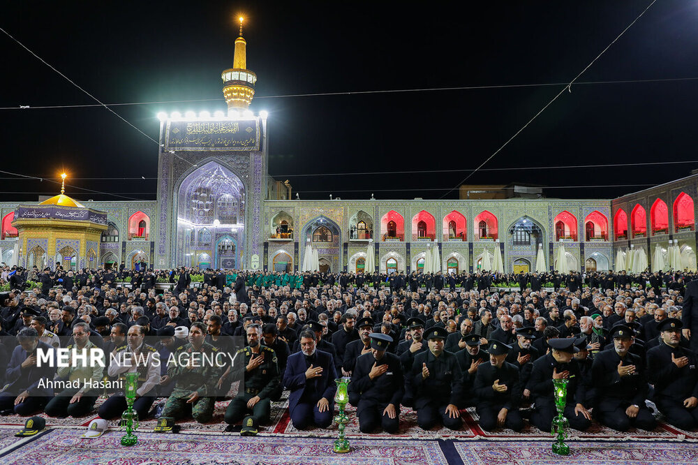مراسم شام غریبان حسینی در حرم امام رضا (ع)