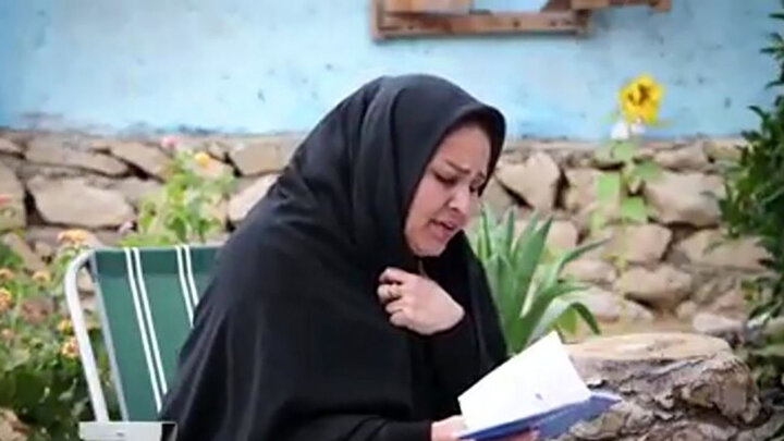 مداحی خواننده زن ایرانی در انبوه جمعیت / از شنیدن صدایش حیرت زده می شوید + فیلم