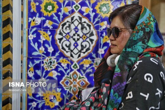 پوشش چند توریست‌ زن خارجی در عزاداری‌های یزد
