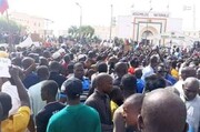 یورش مردم نیجر به ساختمان سفارت فرانسه +فیلم