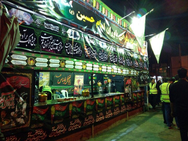 حمله به عزاداران حسینی با خودروی پاترول در گناوه / جان مامور پلیس هم در خطر بود