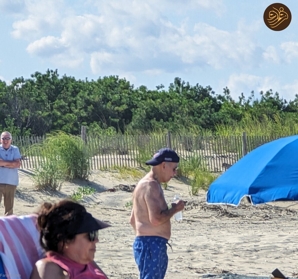 رئیسجمهور آمریکا نیمهبرهنه شد!