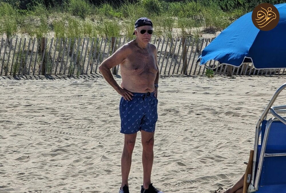 رئیسجمهور آمریکا نیمهبرهنه شد!