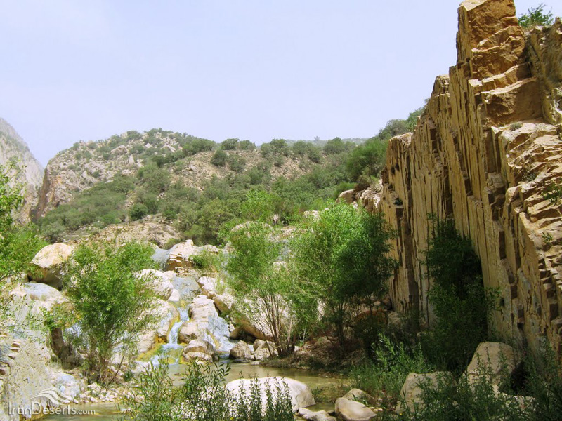 تنگه سرسبز و بکر دم اسب / آبشار و تنگه دم اسب در فارس