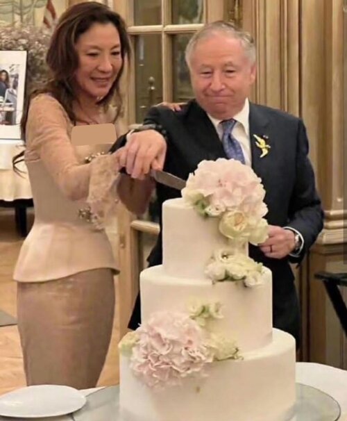 بازیگر معروف زن پس از ۲۰ سال نامزدی بالاخره عروسی کرد! / بازیگر ۶۰ ساله در لباس عروس + عکس