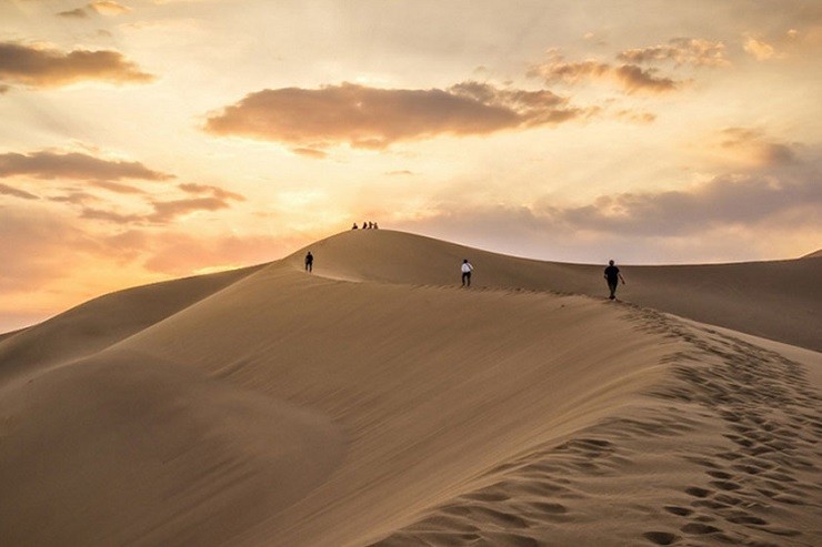 سفری در معمای جهان بیپایان کویر سیاه کوه
