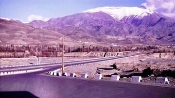 تصویری جالب از زمان ساخت آزادراه تهران-کرج در سال ۱۳۴۳