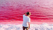 این دریاچه در ایران به رنگ خون است + تصاویر باورنکردنی و ترسناک