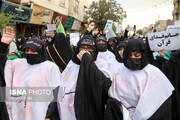کفن پوشیدن زنان قمی در حرم حضرت معصومه (س) + عکس