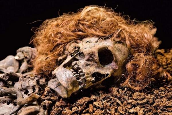 این مرد ۷۰۰ سال پیش به قتل رسیده بود! + کشف جنازه در مرداب / عکس